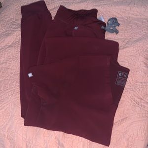 Figs small Burgundy scrub set. Like new condition, just too big for me now.